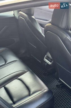 Седан Tesla Model 3 2019 в 