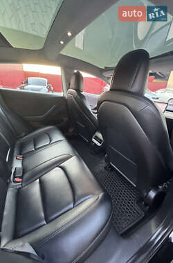 Седан Tesla Model 3 2019 в 
