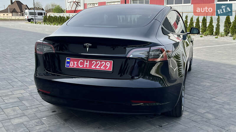 Седан Tesla Model 3 2022 в Луцьку