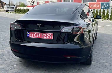 Седан Tesla Model 3 2022 в 