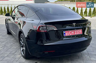 Седан Tesla Model 3 2022 в 