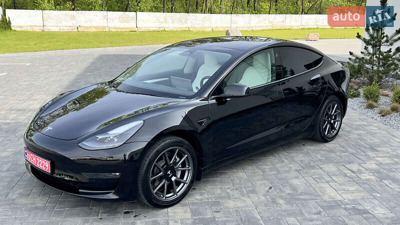Седан Tesla Model 3 2022 в Луцьку