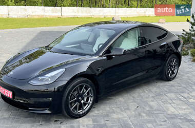 Седан Tesla Model 3 2022 в 