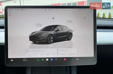 Седан Tesla Model 3 2022 в 
