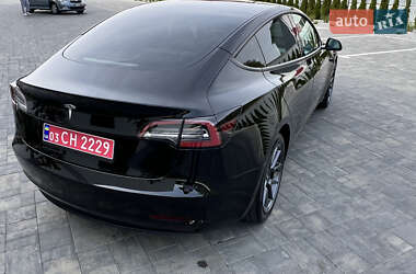 Седан Tesla Model 3 2022 в 