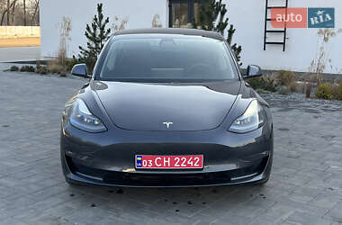 Седан Tesla Model 3 2021 в 