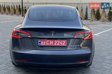 Седан Tesla Model 3 2021 в 