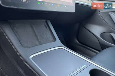 Седан Tesla Model 3 2021 в 