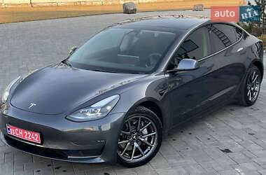 Седан Tesla Model 3 2021 в 