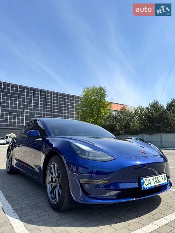 Седан Tesla Model 3 2023 в Луцке