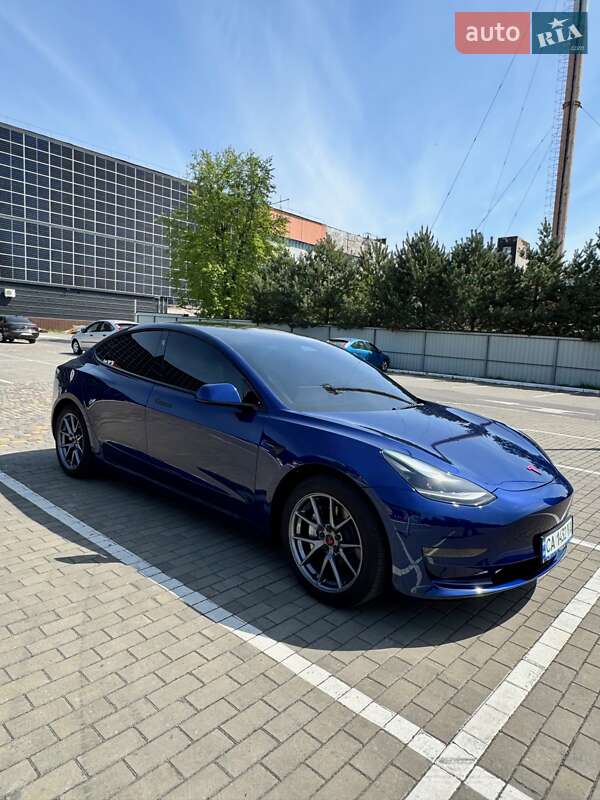 Седан Tesla Model 3 2023 в Луцке