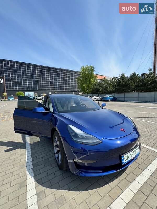 Седан Tesla Model 3 2023 в Луцке