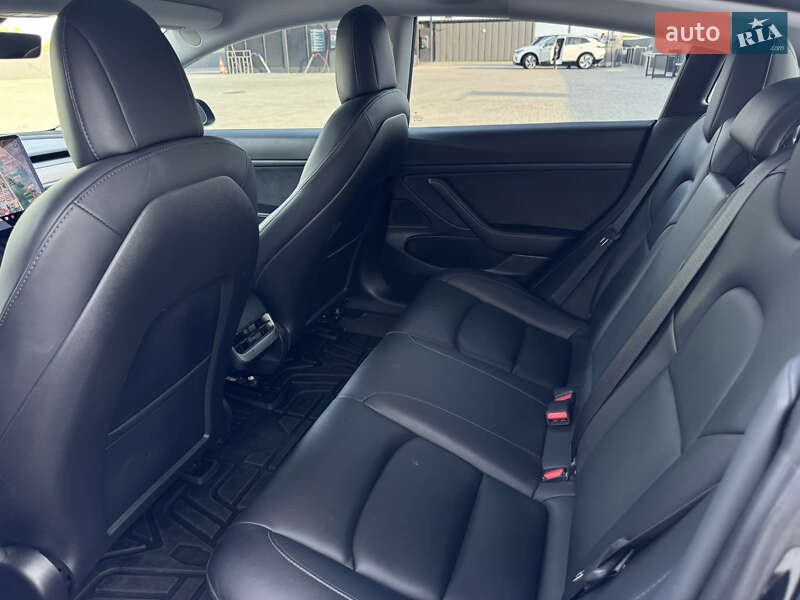 Седан Tesla Model 3 2021 в Калуше