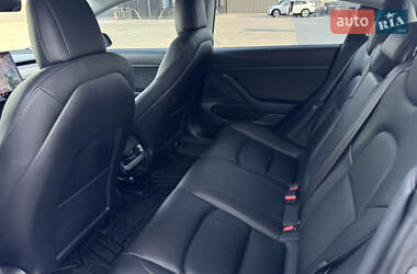 Седан Tesla Model 3 2021 в 