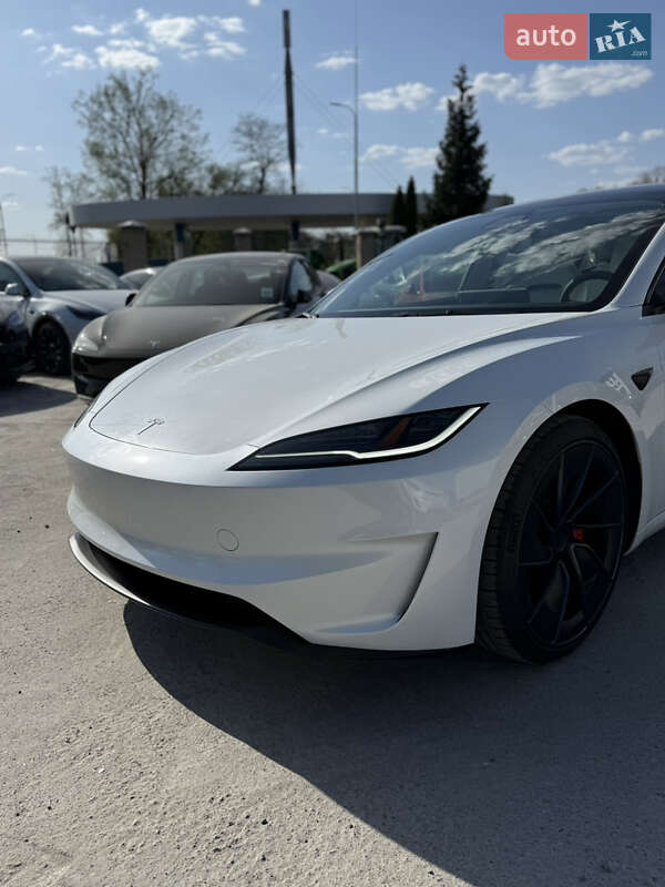Седан Tesla Model 3 2024 в Виннице