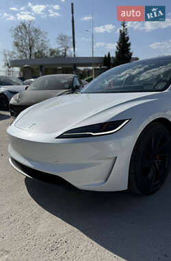 Седан Tesla Model 3 2024 в 