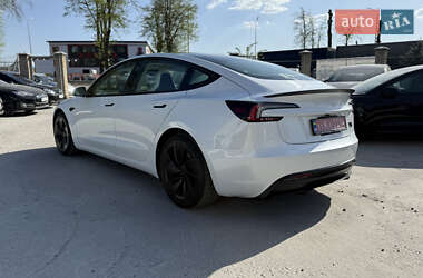 Седан Tesla Model 3 2024 в 