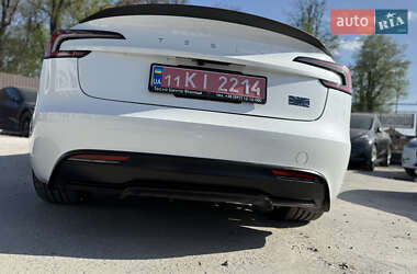 Седан Tesla Model 3 2024 в 