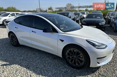 Седан Tesla Model 3 2022 в 
