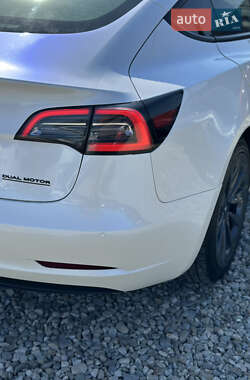 Седан Tesla Model 3 2022 в 