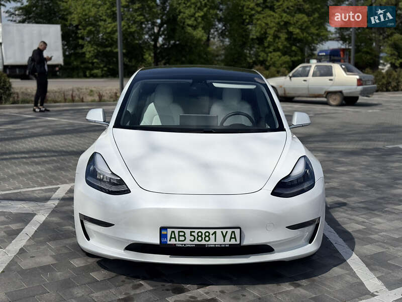 Седан Tesla Model 3 2019 в Виннице