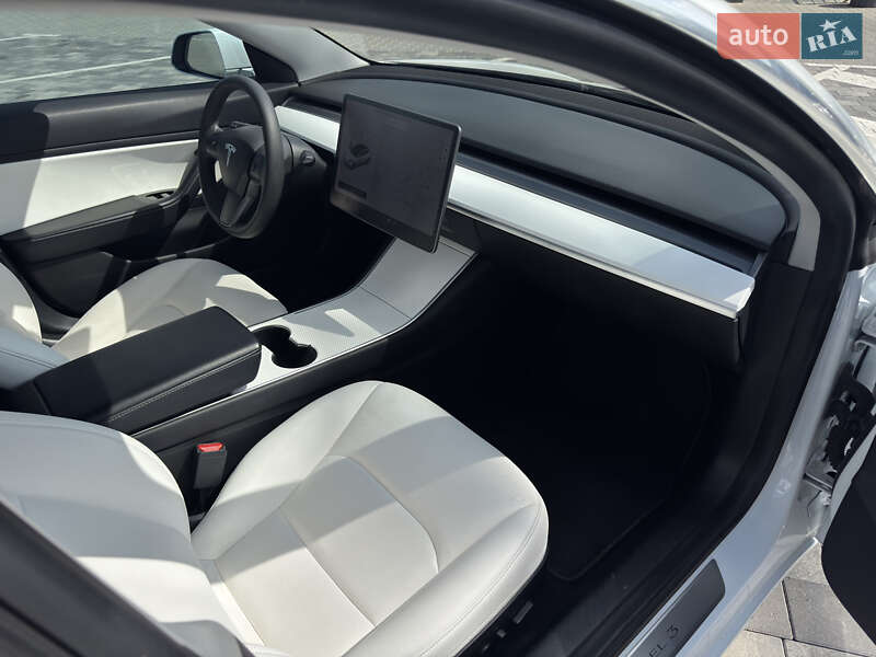 Седан Tesla Model 3 2019 в Виннице