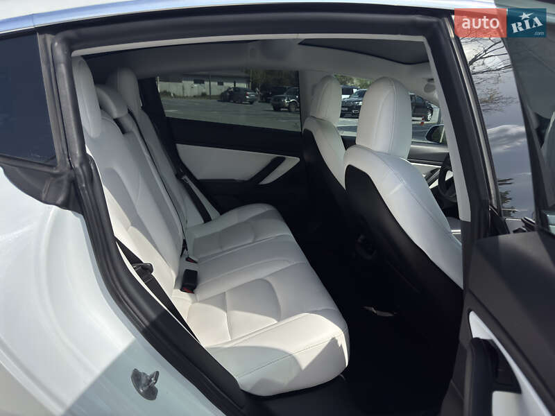 Седан Tesla Model 3 2019 в Виннице