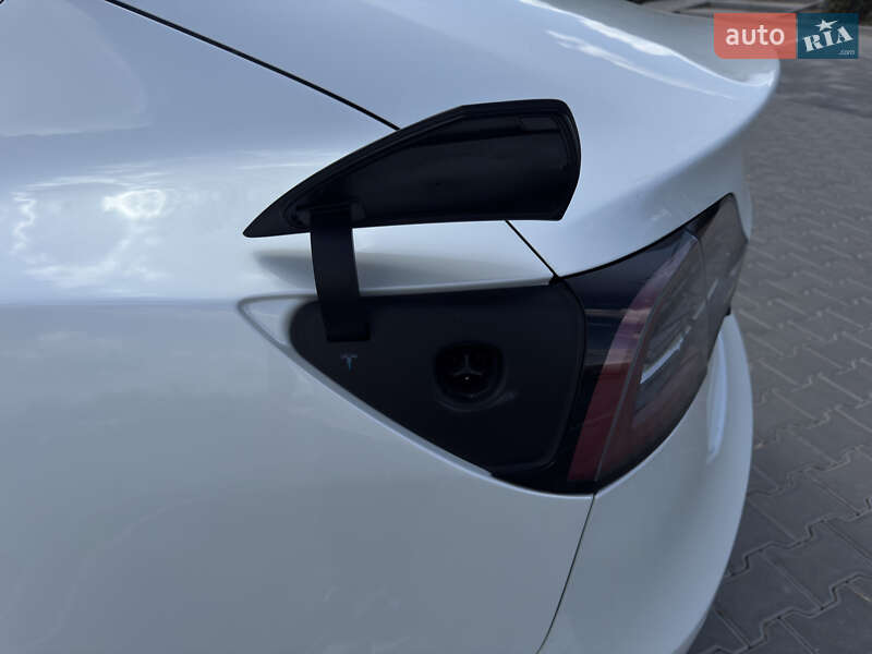 Седан Tesla Model 3 2019 в Виннице