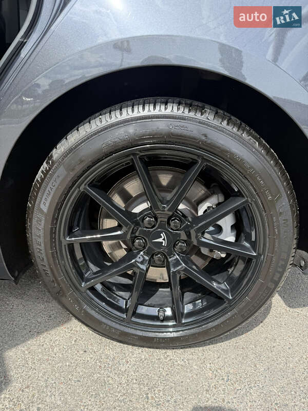 Седан Tesla Model 3 2022 в Вишгороді