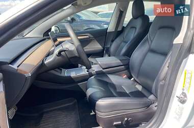 Седан Tesla Model 3 2021 в 
