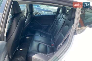 Седан Tesla Model 3 2021 в 