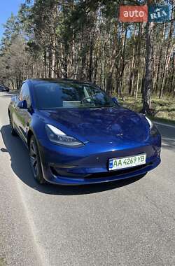 Седан Tesla Model 3 2022 в Киеве