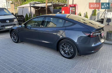 Седан Tesla Model 3 2022 в 