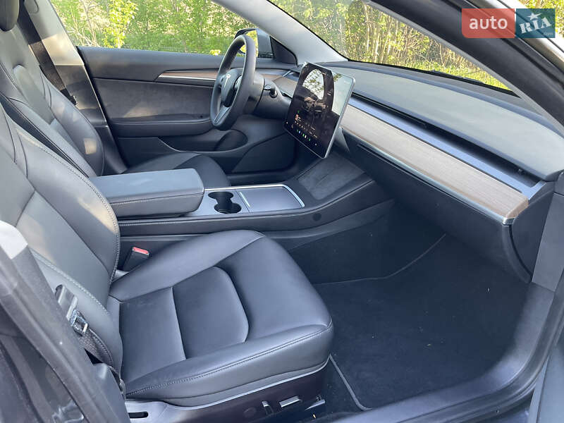 Седан Tesla Model 3 2022 в Тернополі