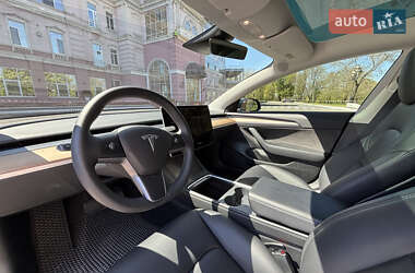 Седан Tesla Model 3 2022 в 
