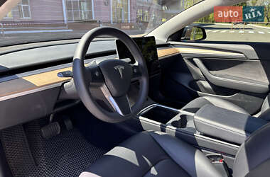 Седан Tesla Model 3 2022 в 