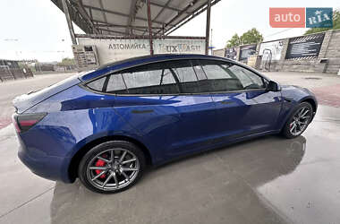 Седан Tesla Model 3 2022 в 