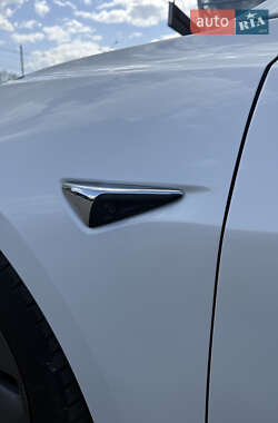 Седан Tesla Model 3 2020 в 
