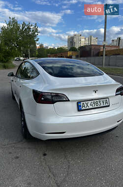 Седан Tesla Model 3 2021 в 