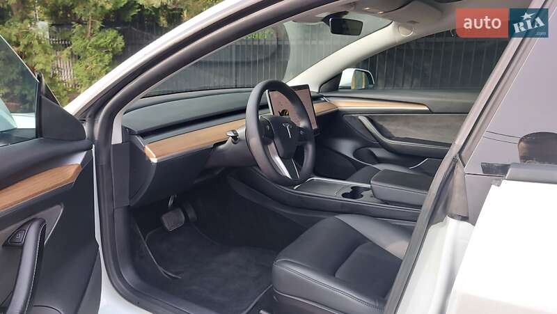 Седан Tesla Model 3 2022 в Луцке