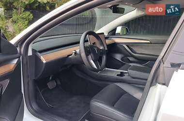 Седан Tesla Model 3 2022 в 