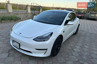 Седан Tesla Model 3 2022 в 