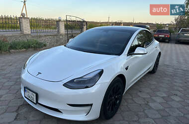 Седан Tesla Model 3 2022 в 
