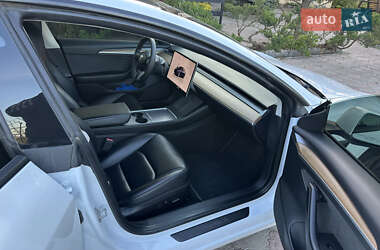 Седан Tesla Model 3 2022 в 
