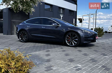 Седан Tesla Model 3 2020 в 