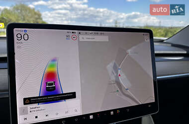 Седан Tesla Model 3 2020 в 