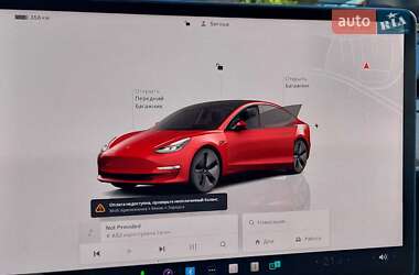 Седан Tesla Model 3 2022 в 