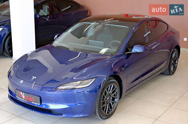 Седан Tesla Model 3 2025 в 