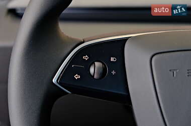 Седан Tesla Model 3 2025 в 