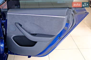 Седан Tesla Model 3 2025 в 